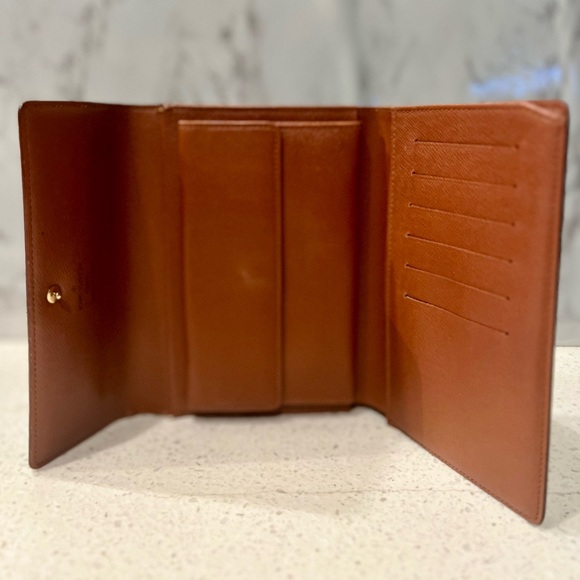 Louis Vuitton Monogram Wallet (Free Chain) - Picture 7 of 16